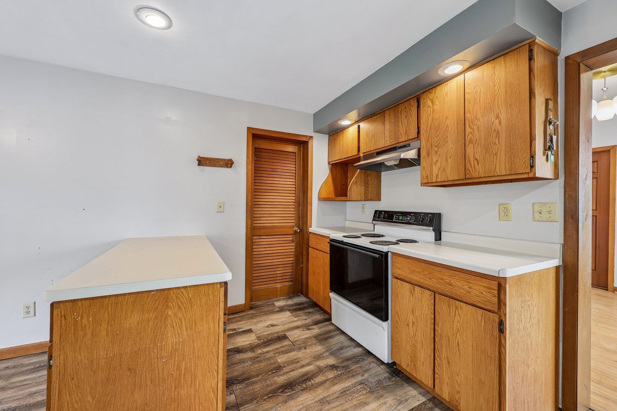 1560 Western Avenue Property Photo 8
