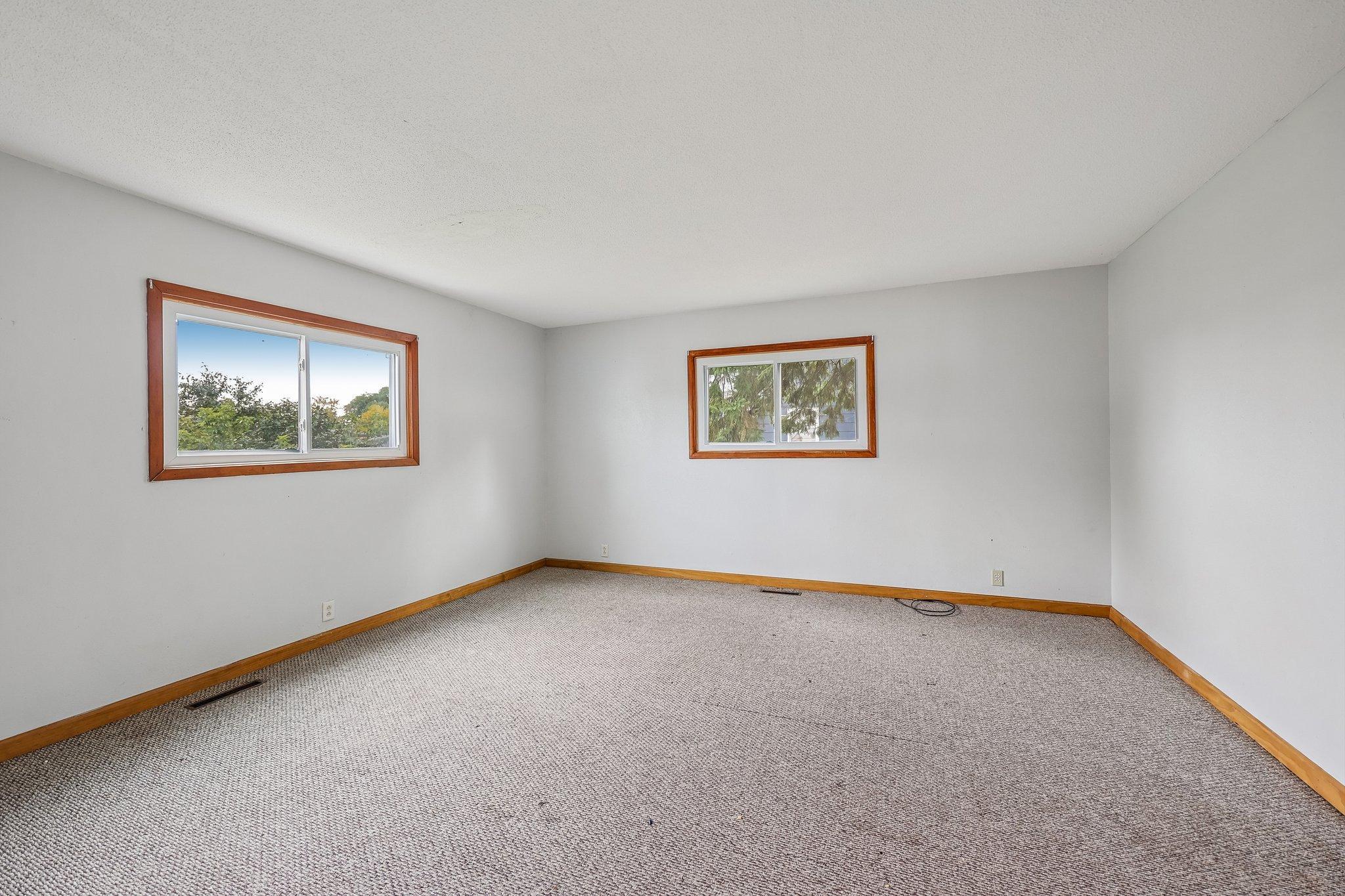 1560 Western Avenue Property Photo 15