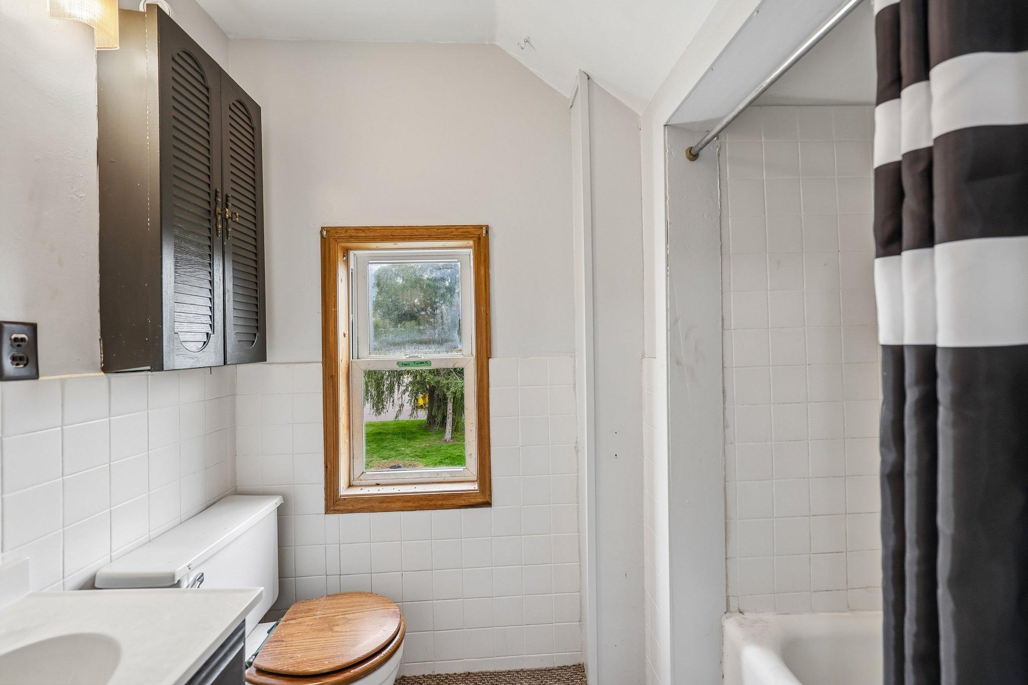 1560 Western Avenue Property Photo 22