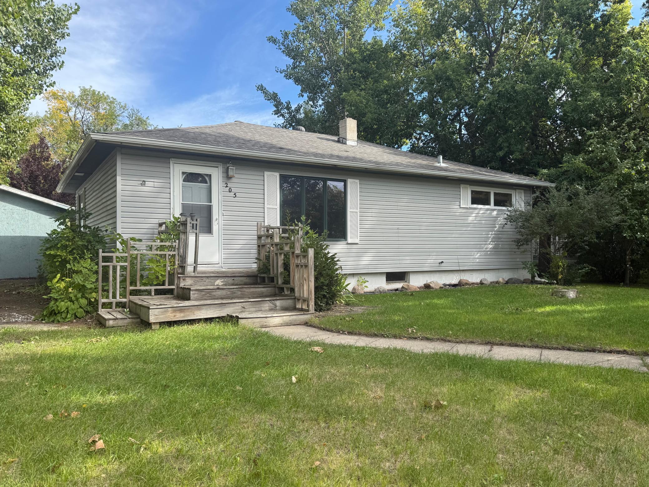 205 2nd Street Property Photo 1