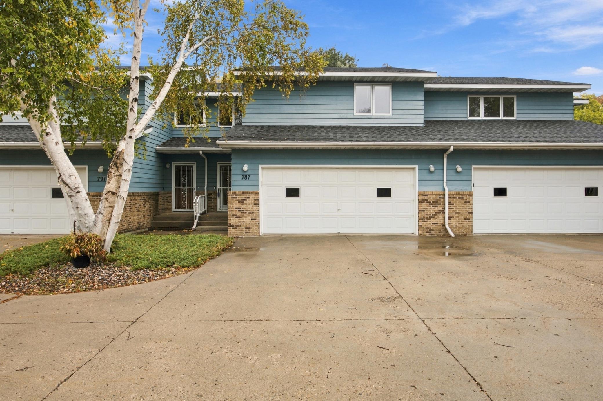 787 Royal Oaks Drive N Property Photo 1
