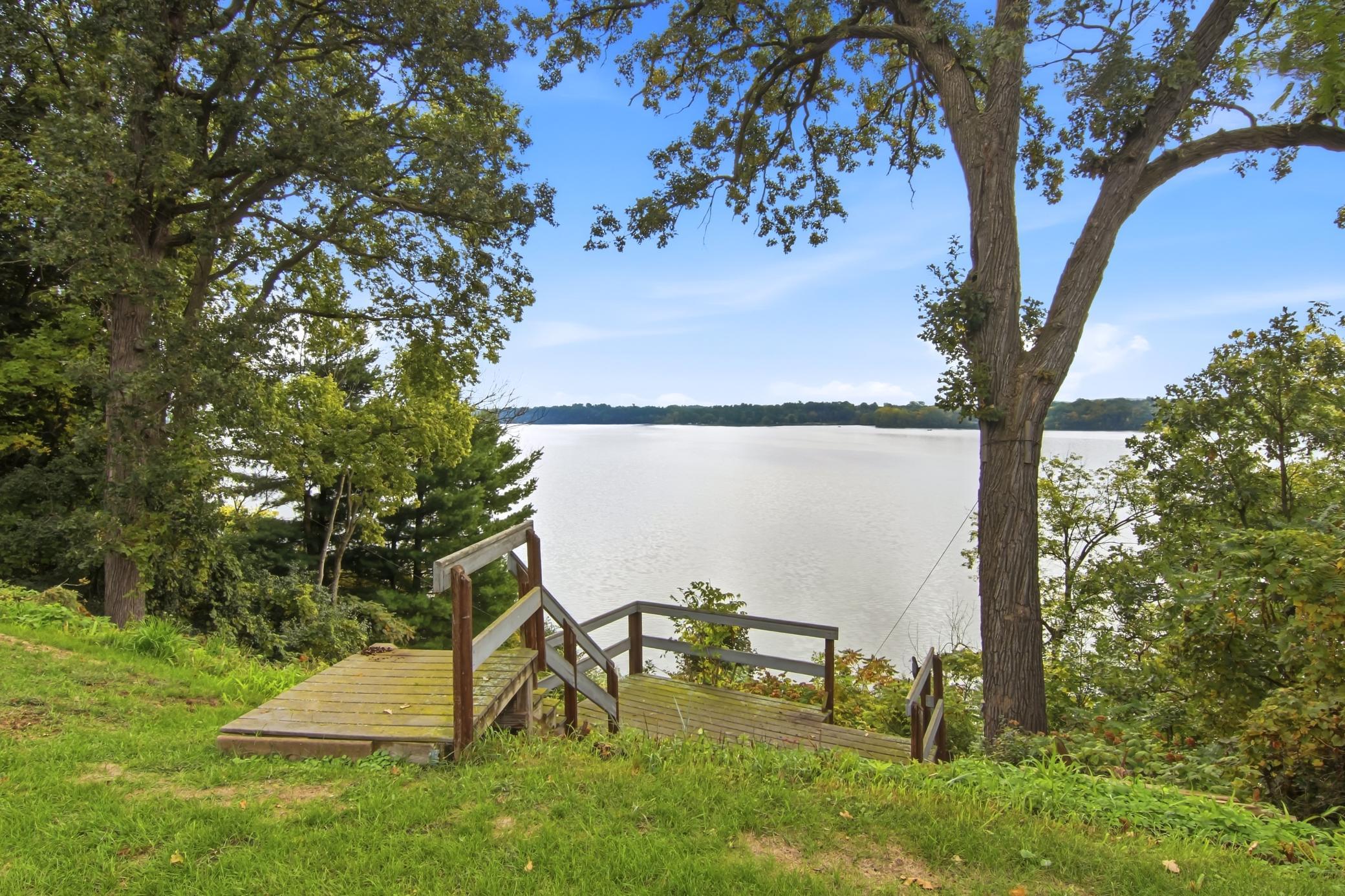 1202 North Shore Drive Ne Property Photo 2