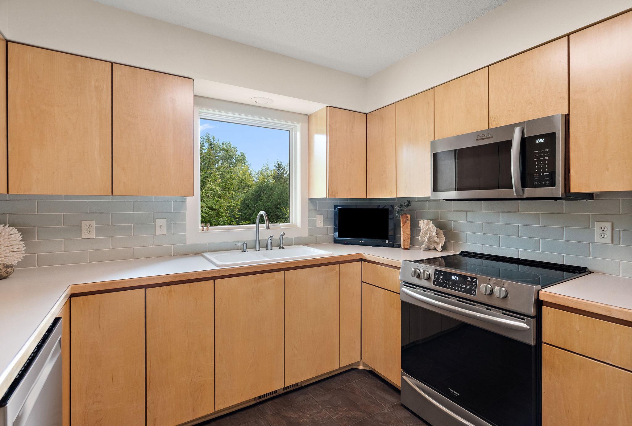 7303 Green Ridge Drive Property Photo 14