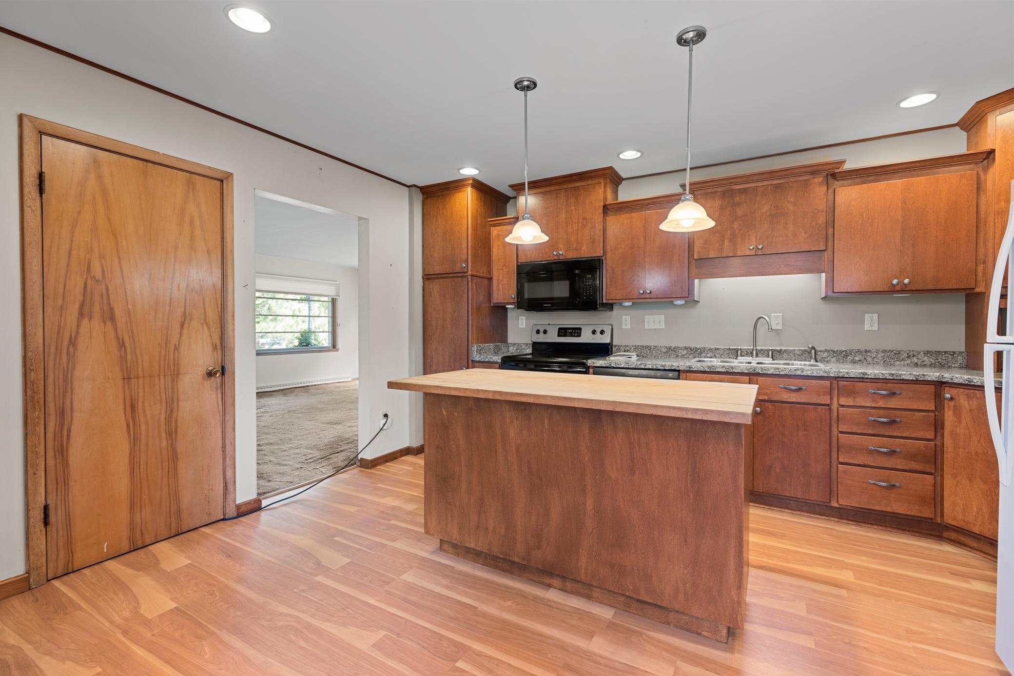 105 3rd Street Se Property Photo 7