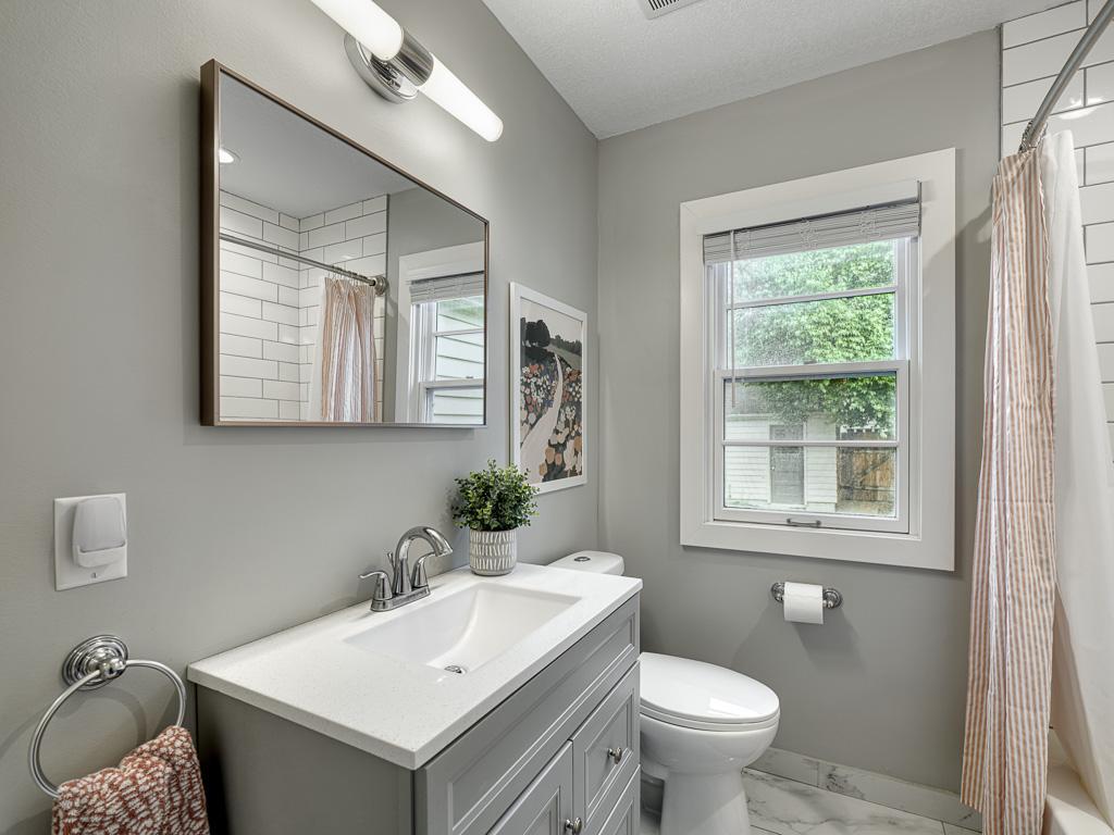 2613 Webster Avenue S Property Photo 12