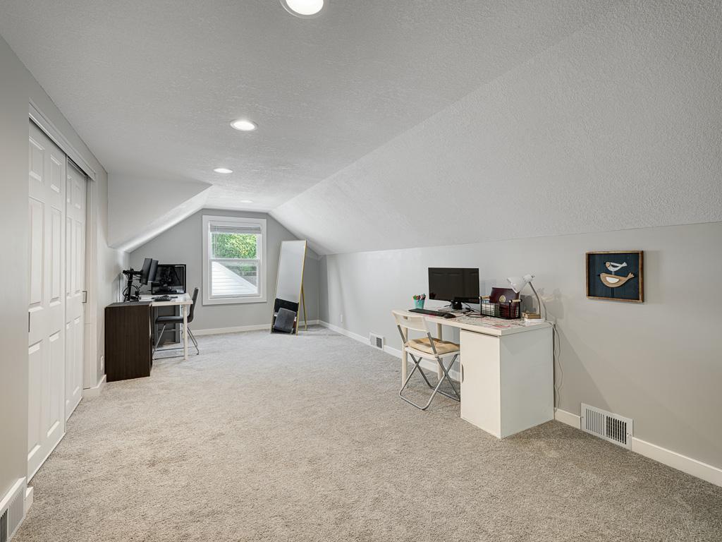 2613 Webster Avenue S Property Photo 13