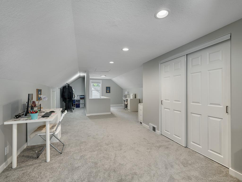 2613 Webster Avenue S Property Photo 14