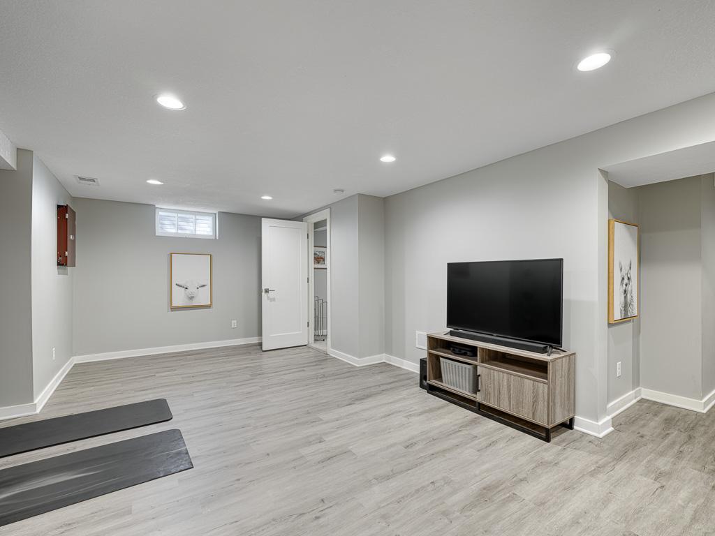 2613 Webster Avenue S Property Photo 15
