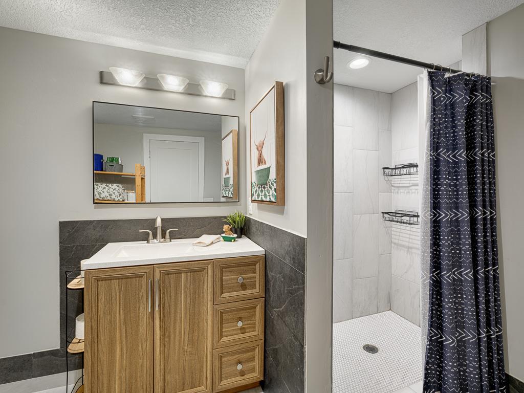2613 Webster Avenue S Property Photo 18