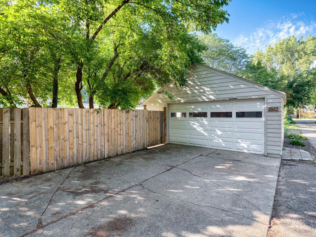 2613 Webster Avenue S Property Photo 24