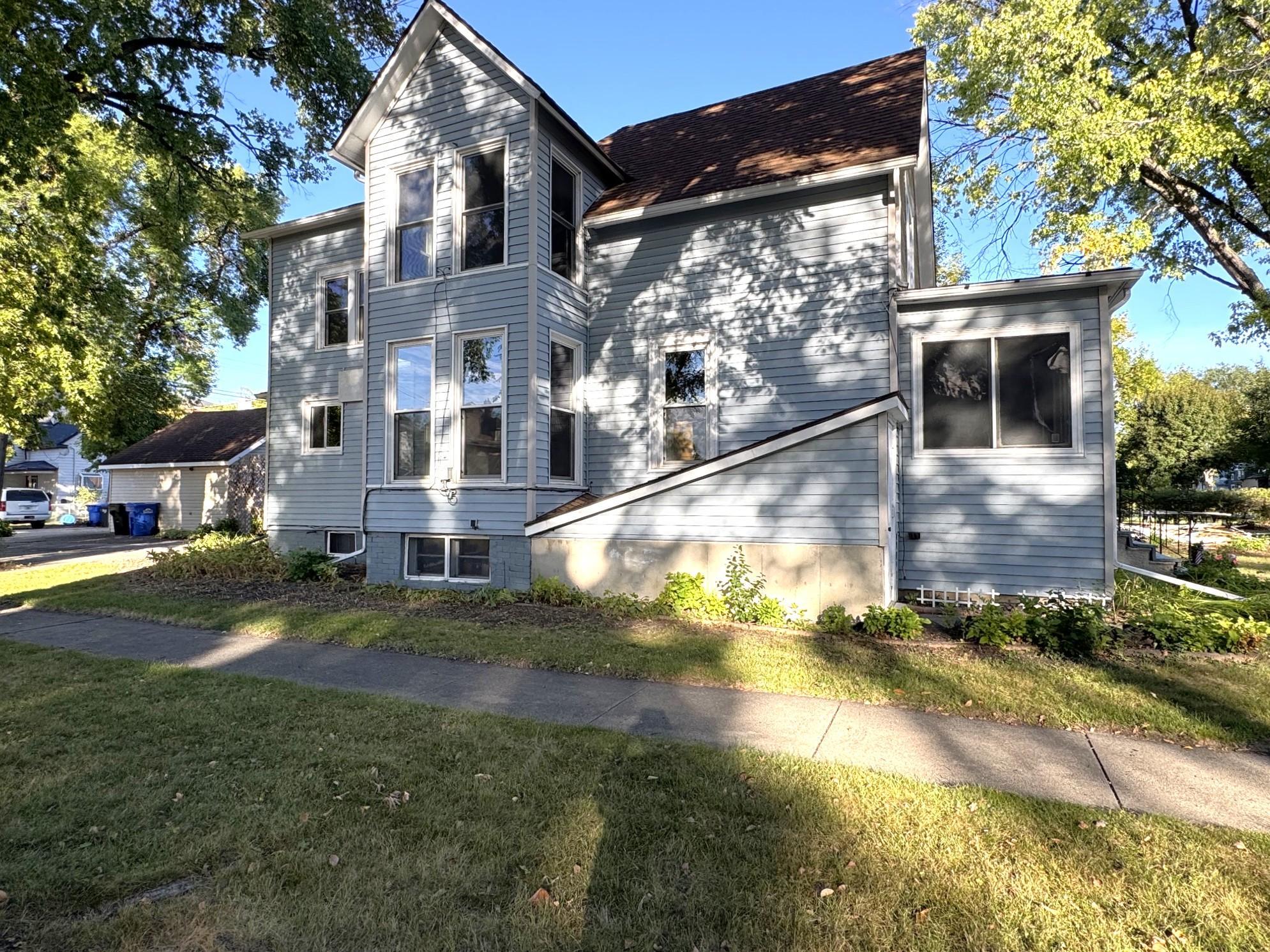 1021 4th Avenue S Property Photo 3