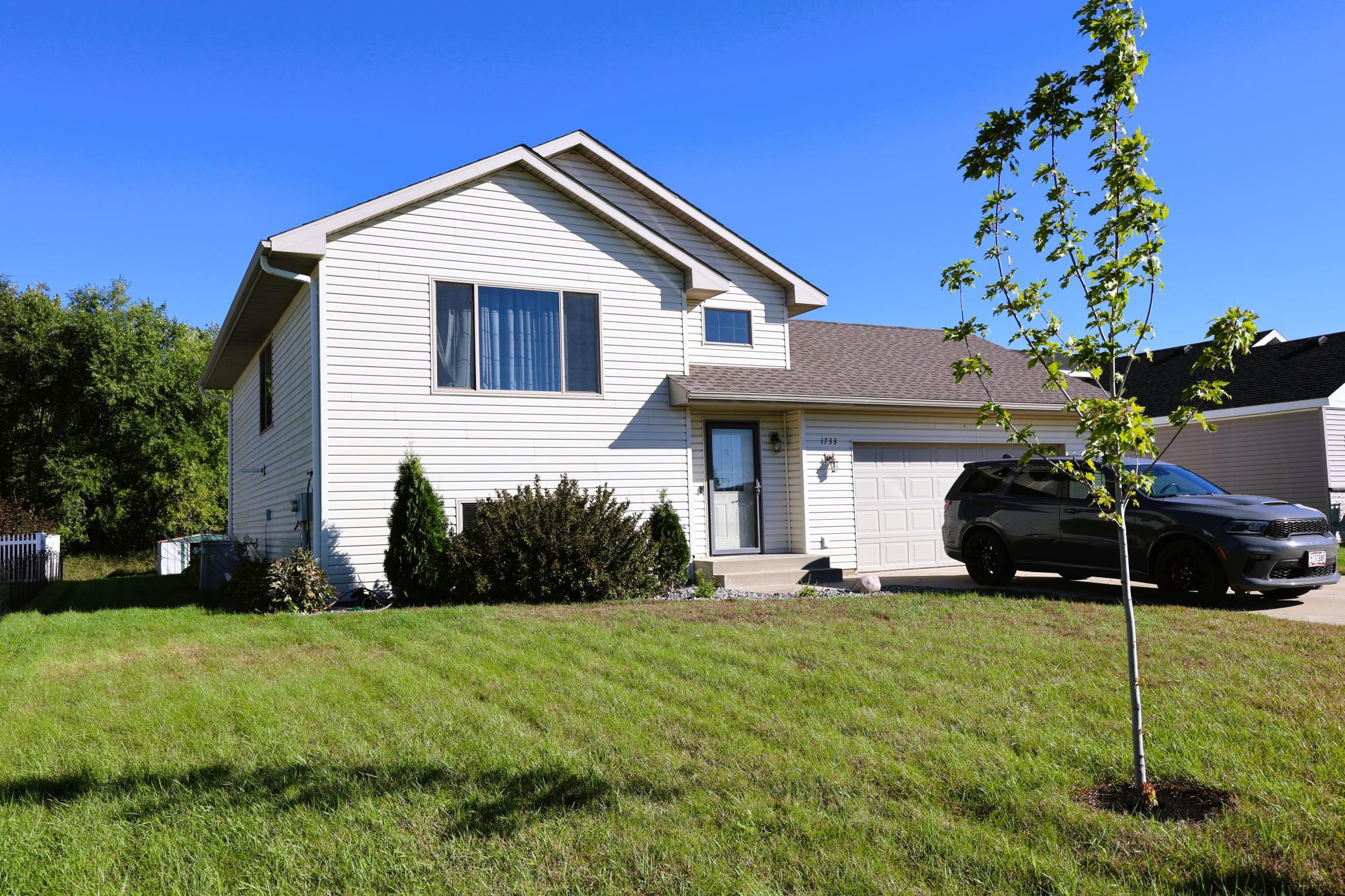 1733 Maple Leaf Lane Property Photo 1
