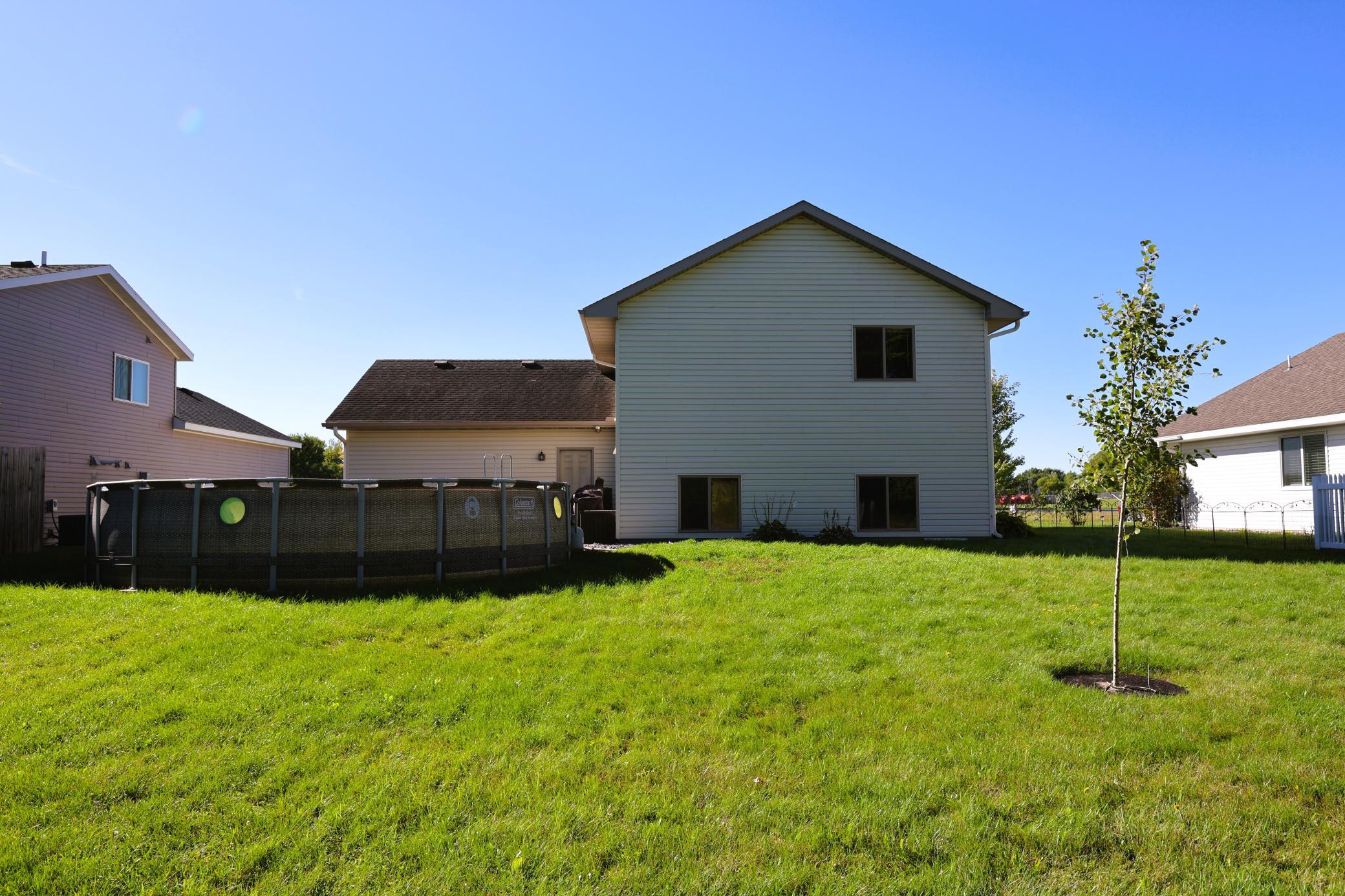 1733 Maple Leaf Lane Property Photo 2