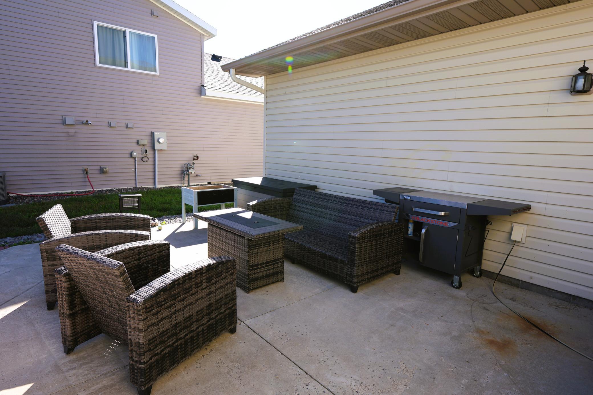 1733 Maple Leaf Lane Property Photo 3