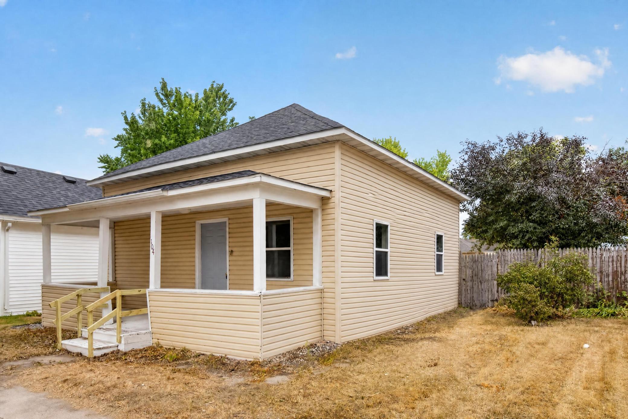 104 2nd Street Ne Property Photo 2