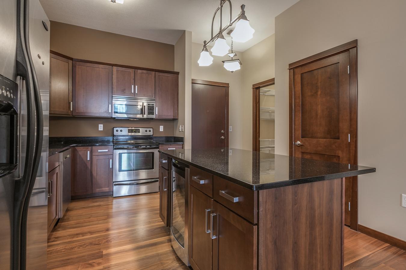 270 4th Street E 504 Property Photo 4
