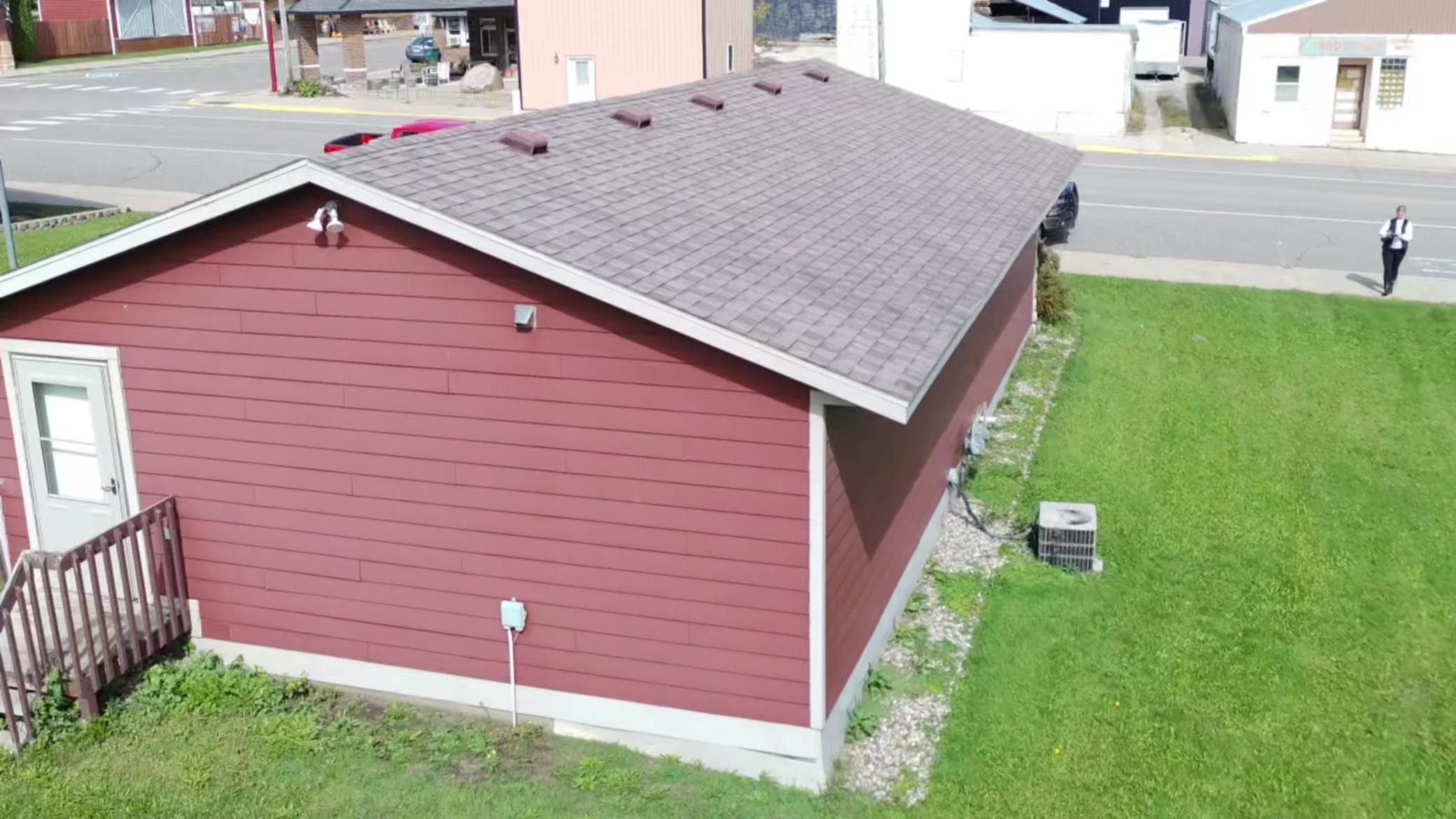 215 Main Street W Property Photo 5