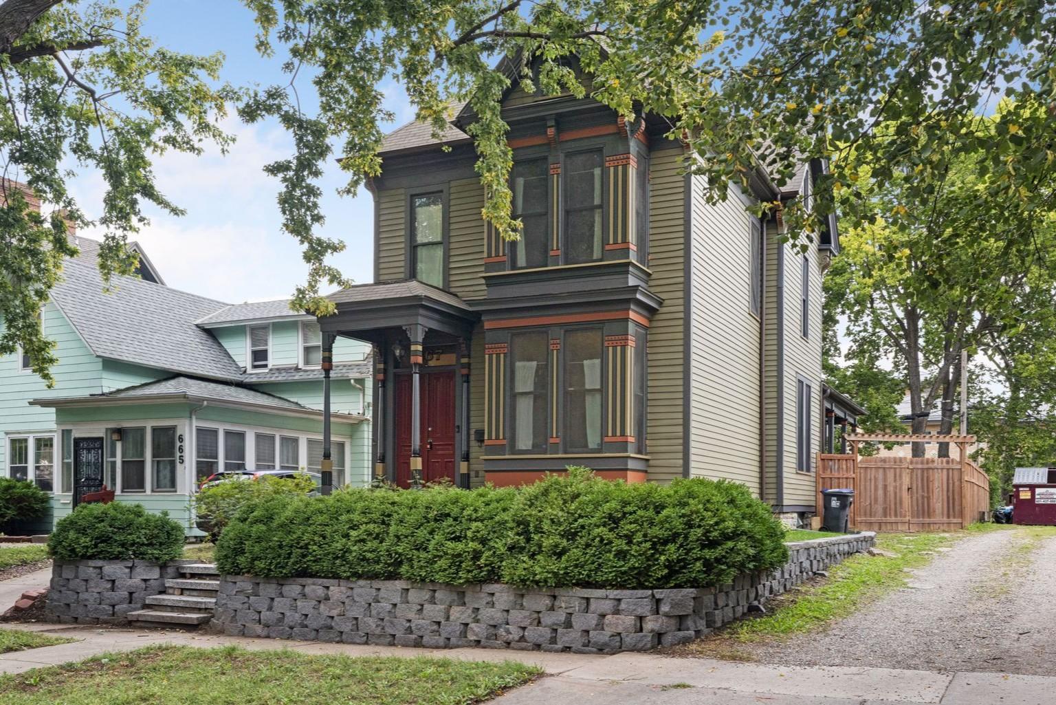 667 5th Street E Property Photo 1