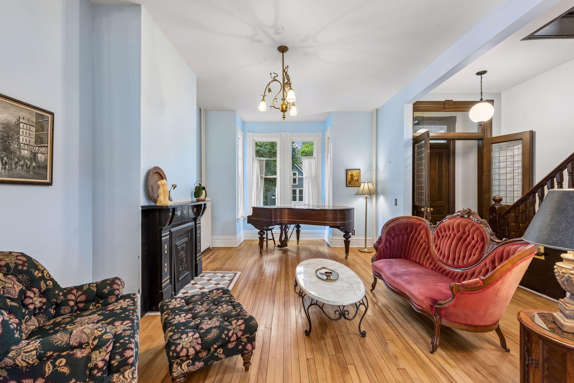 667 5th Street E Property Photo 8