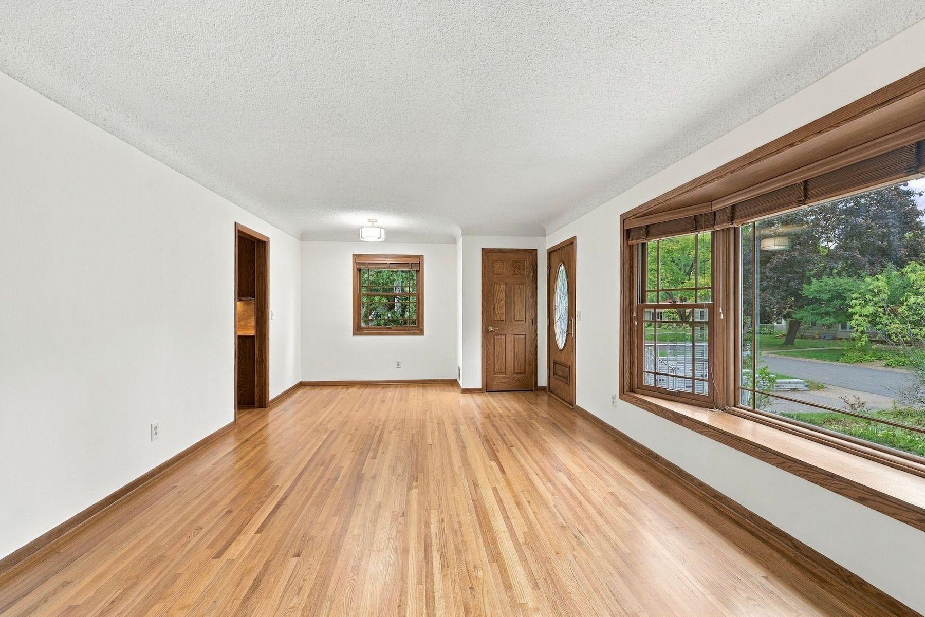5136 Bedford Avenue Property Photo 4