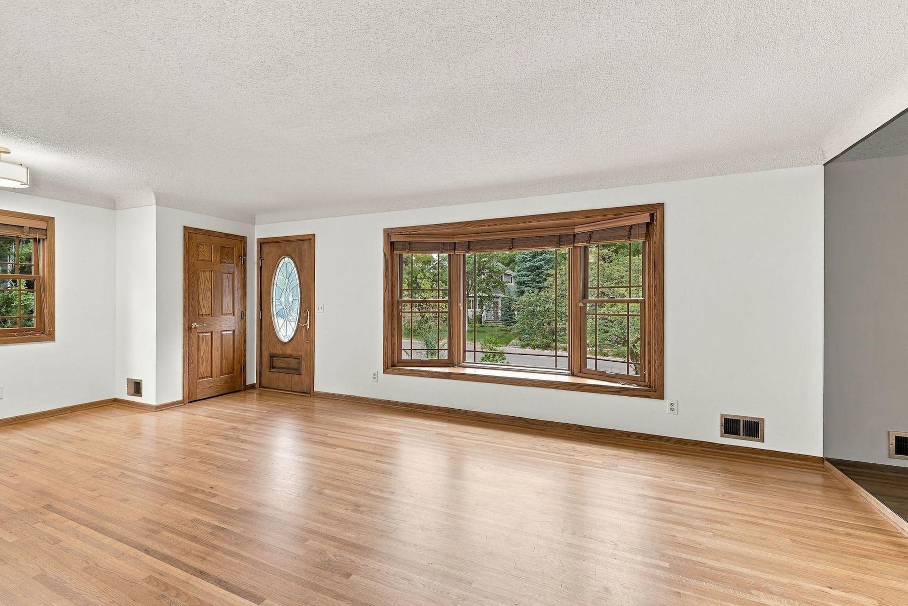 5136 Bedford Avenue Property Photo 5