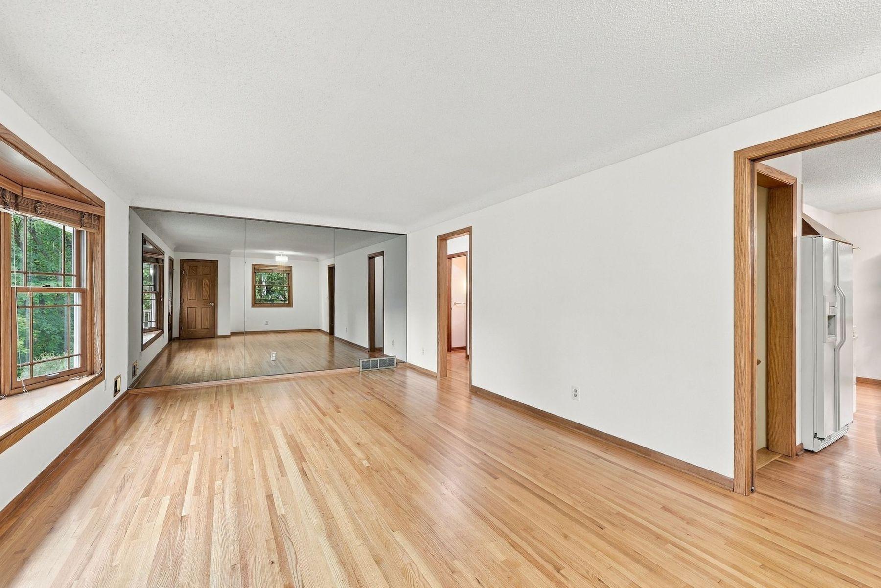 5136 Bedford Avenue Property Photo 6