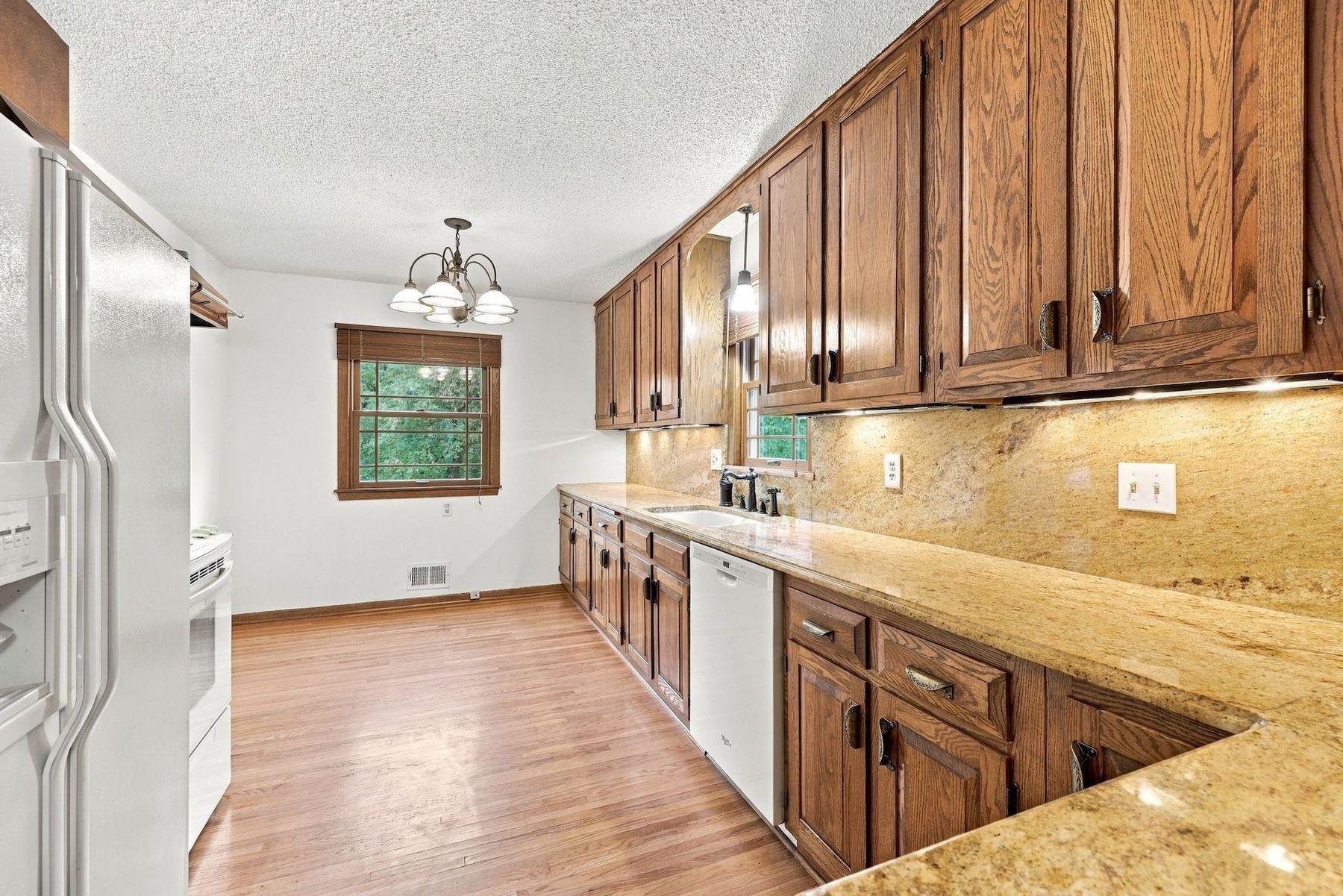 5136 Bedford Avenue Property Photo 9