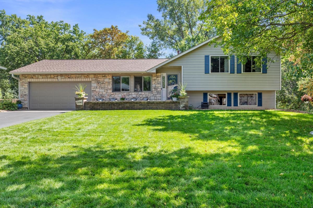 12041 Robin Road Property Photo 1