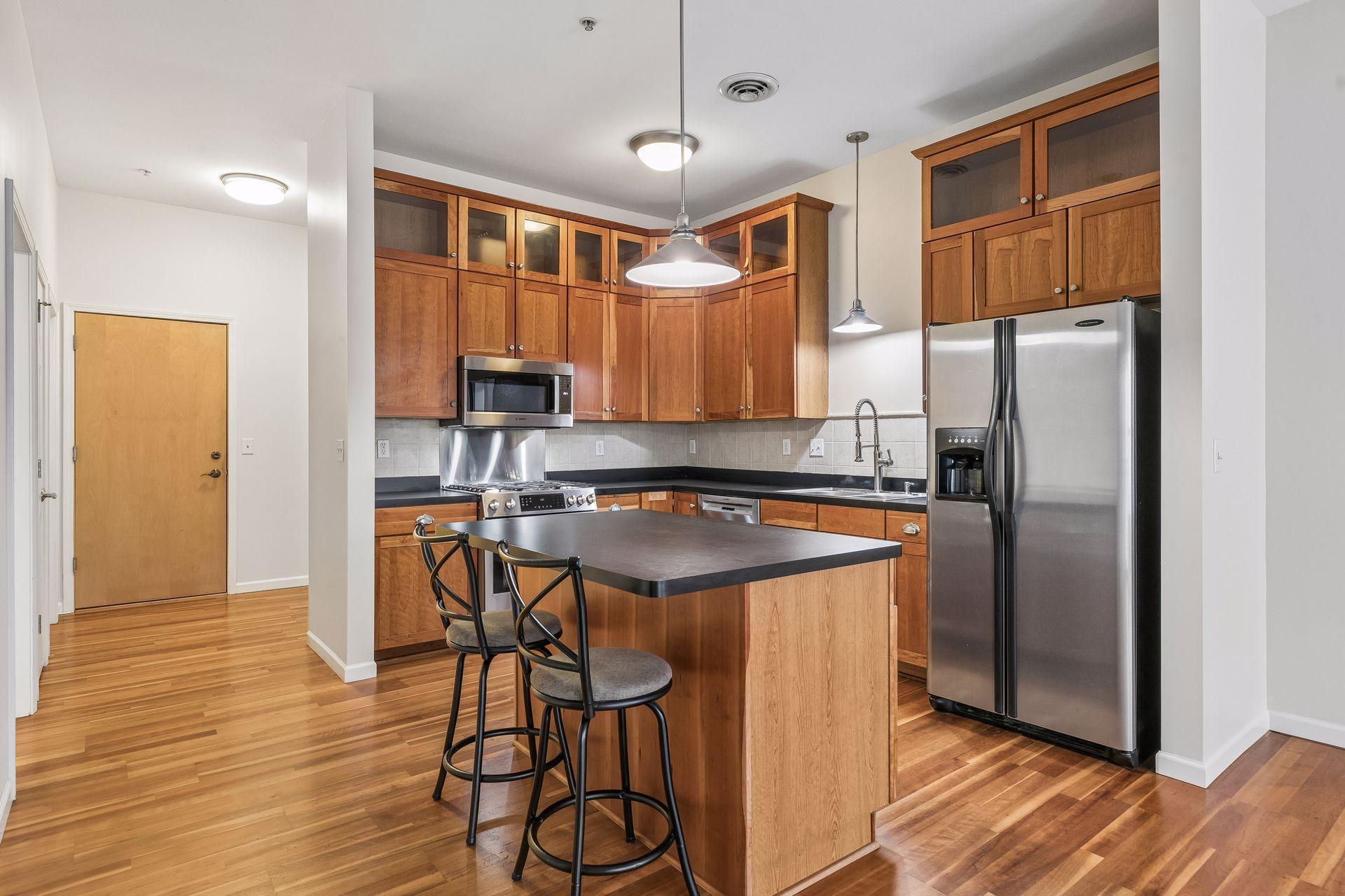 270 4th Street E 307 Property Photo 4