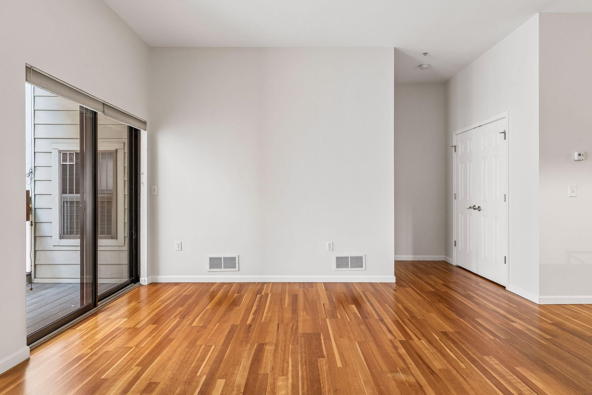 270 4th Street E 307 Property Photo 8