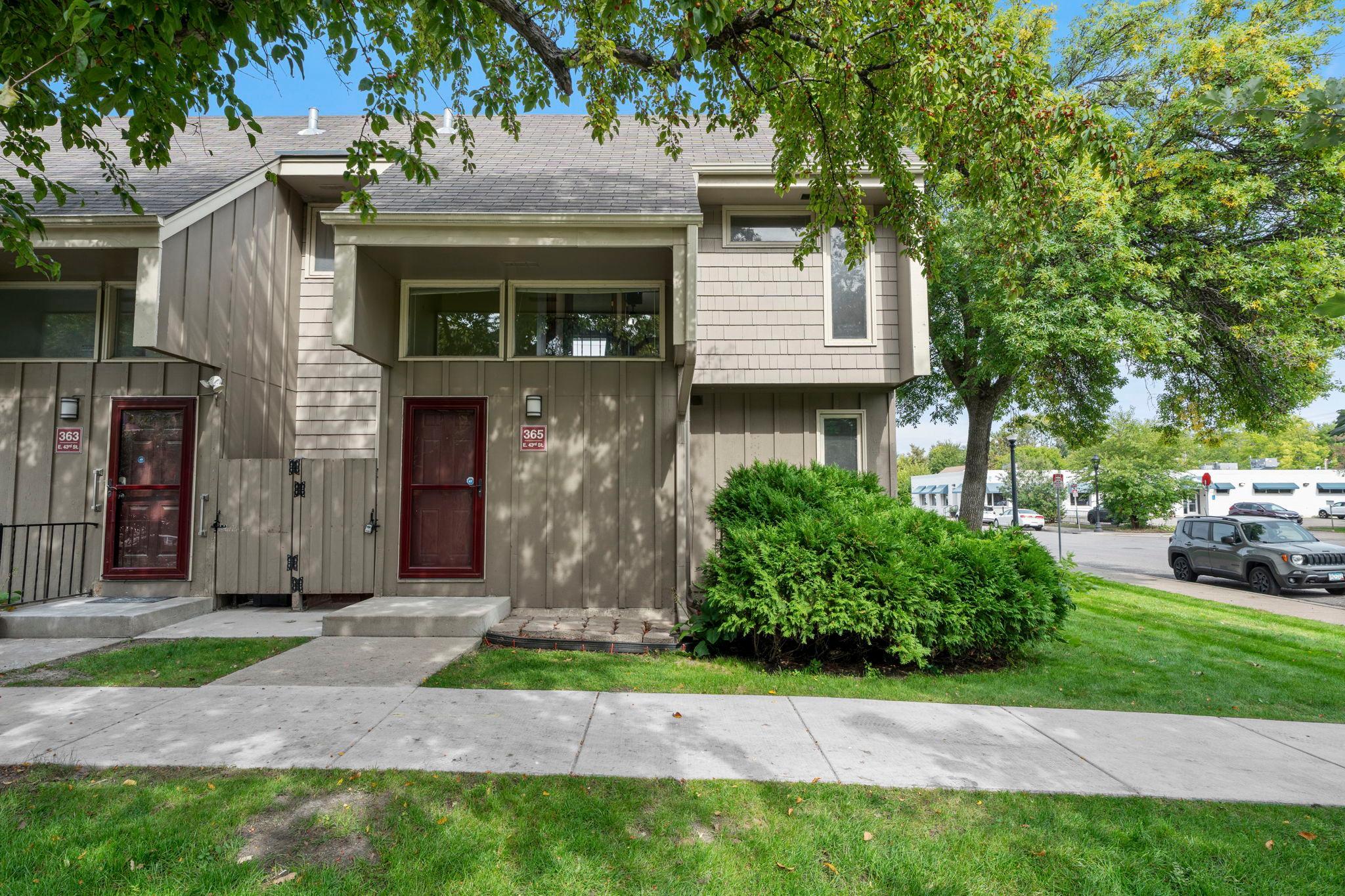 365 E 43rd Street Property Photo 1