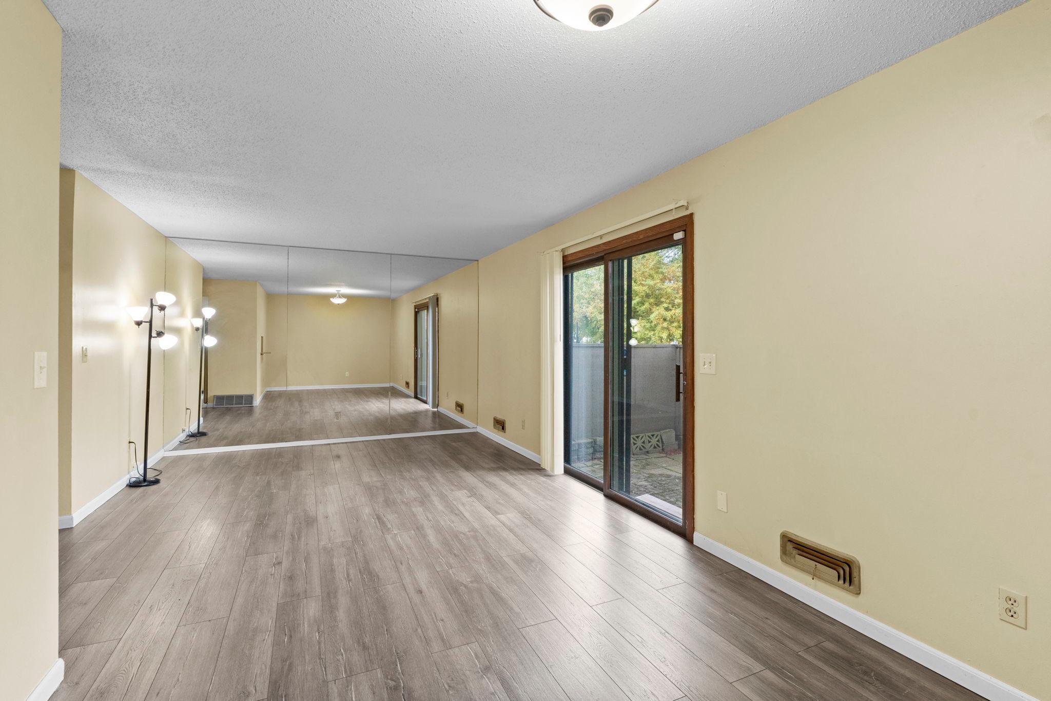 365 E 43rd Street Property Photo 8