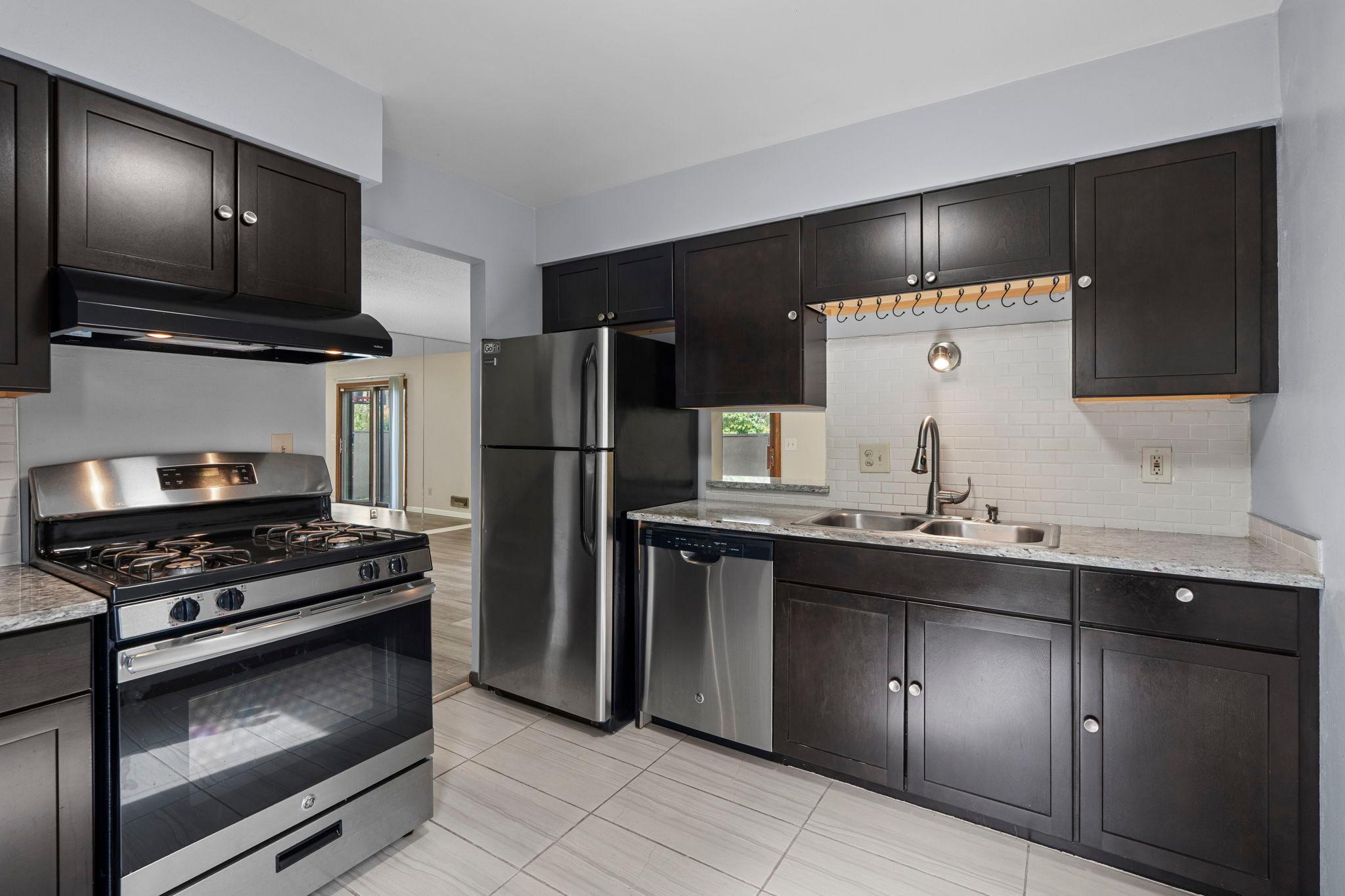 365 E 43rd Street Property Photo 10