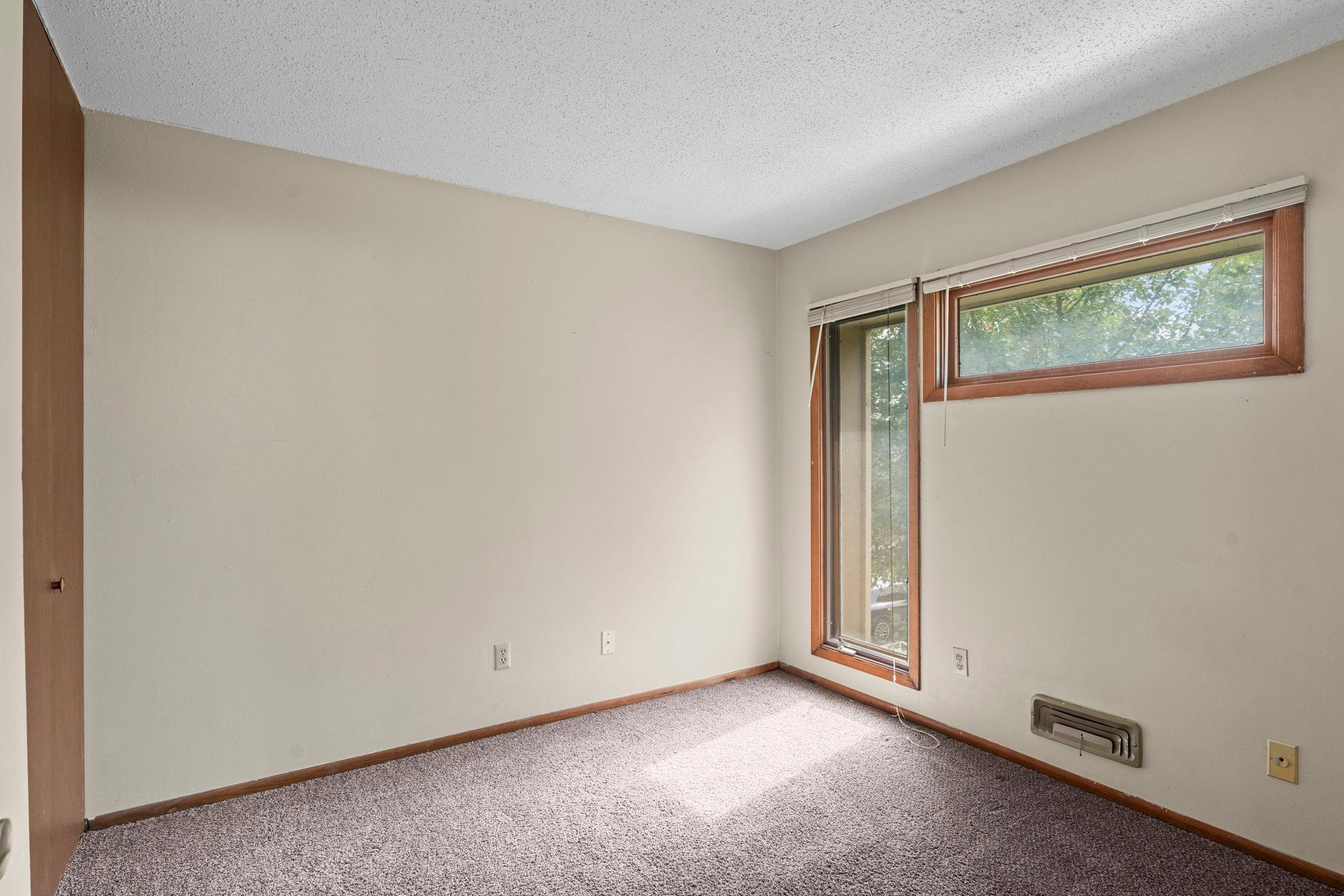 365 E 43rd Street Property Photo 16