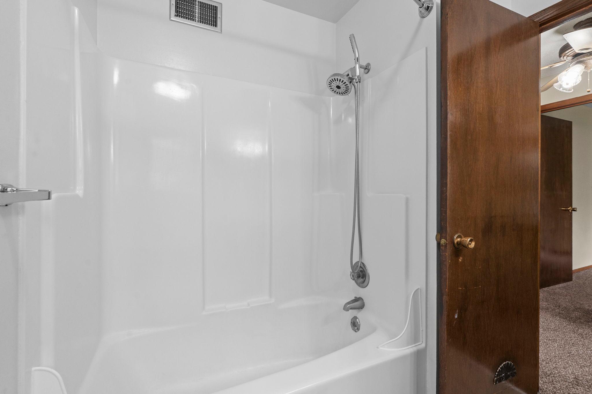 365 E 43rd Street Property Photo 19