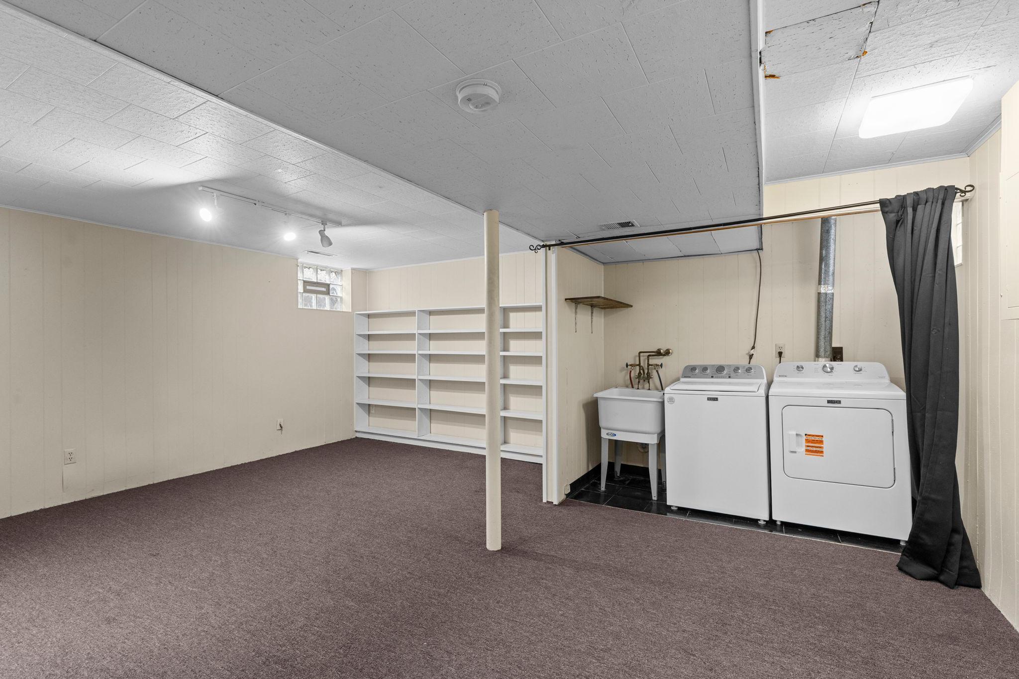 365 E 43rd Street Property Photo 20