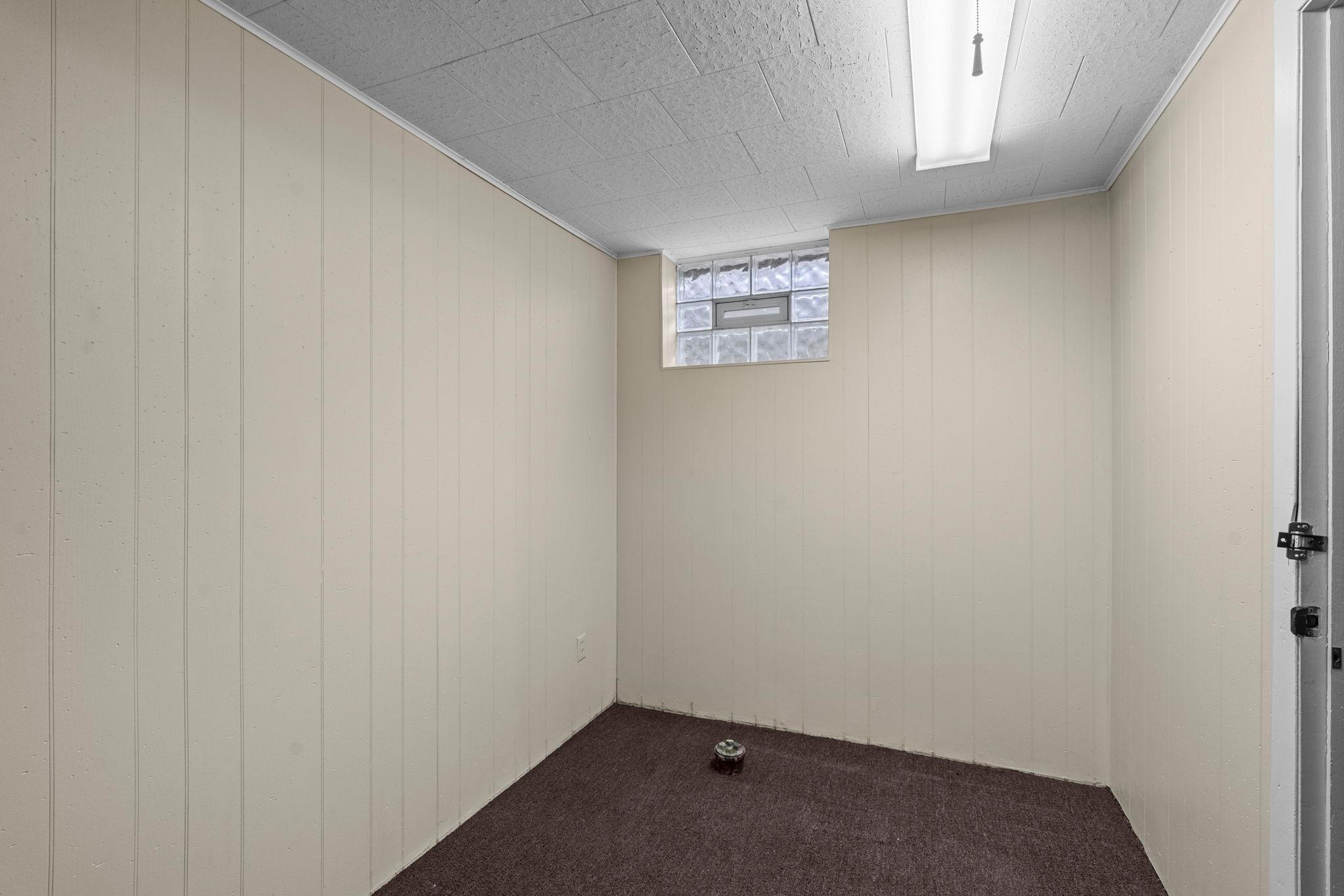 365 E 43rd Street Property Photo 23
