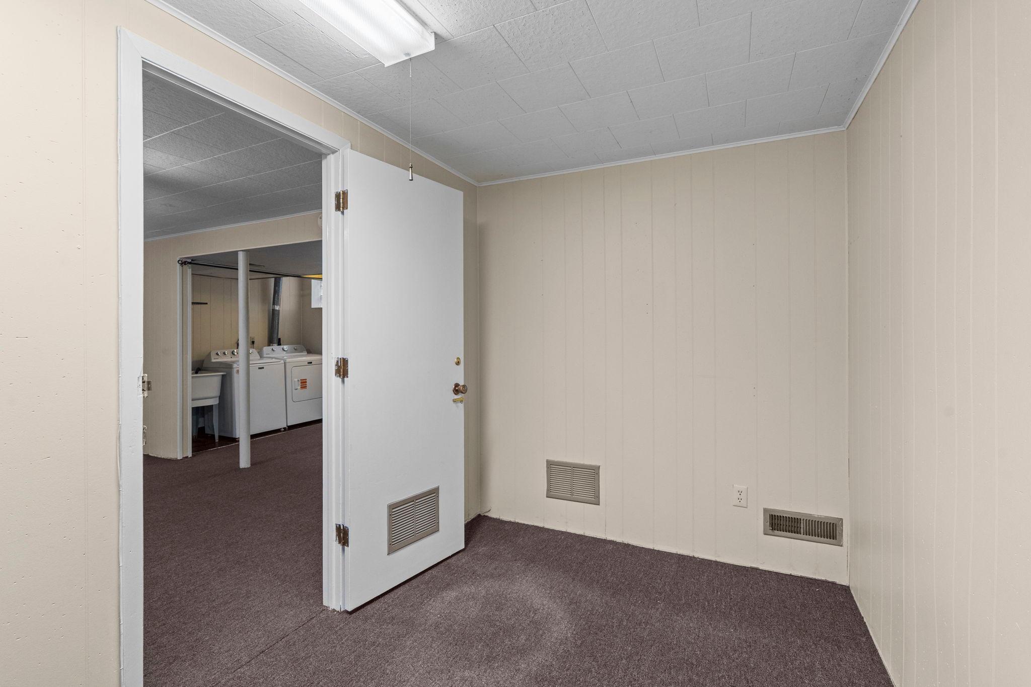 365 E 43rd Street Property Photo 24