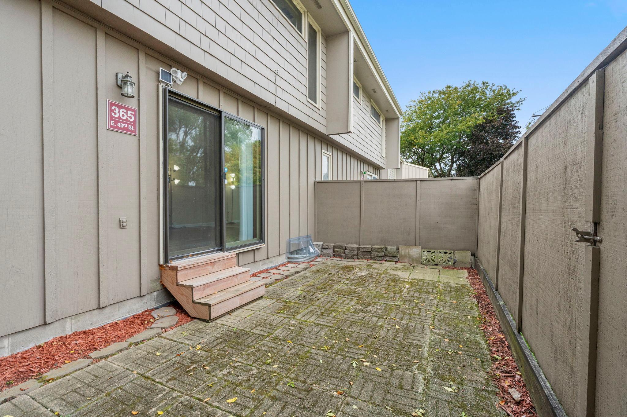 365 E 43rd Street Property Photo 29