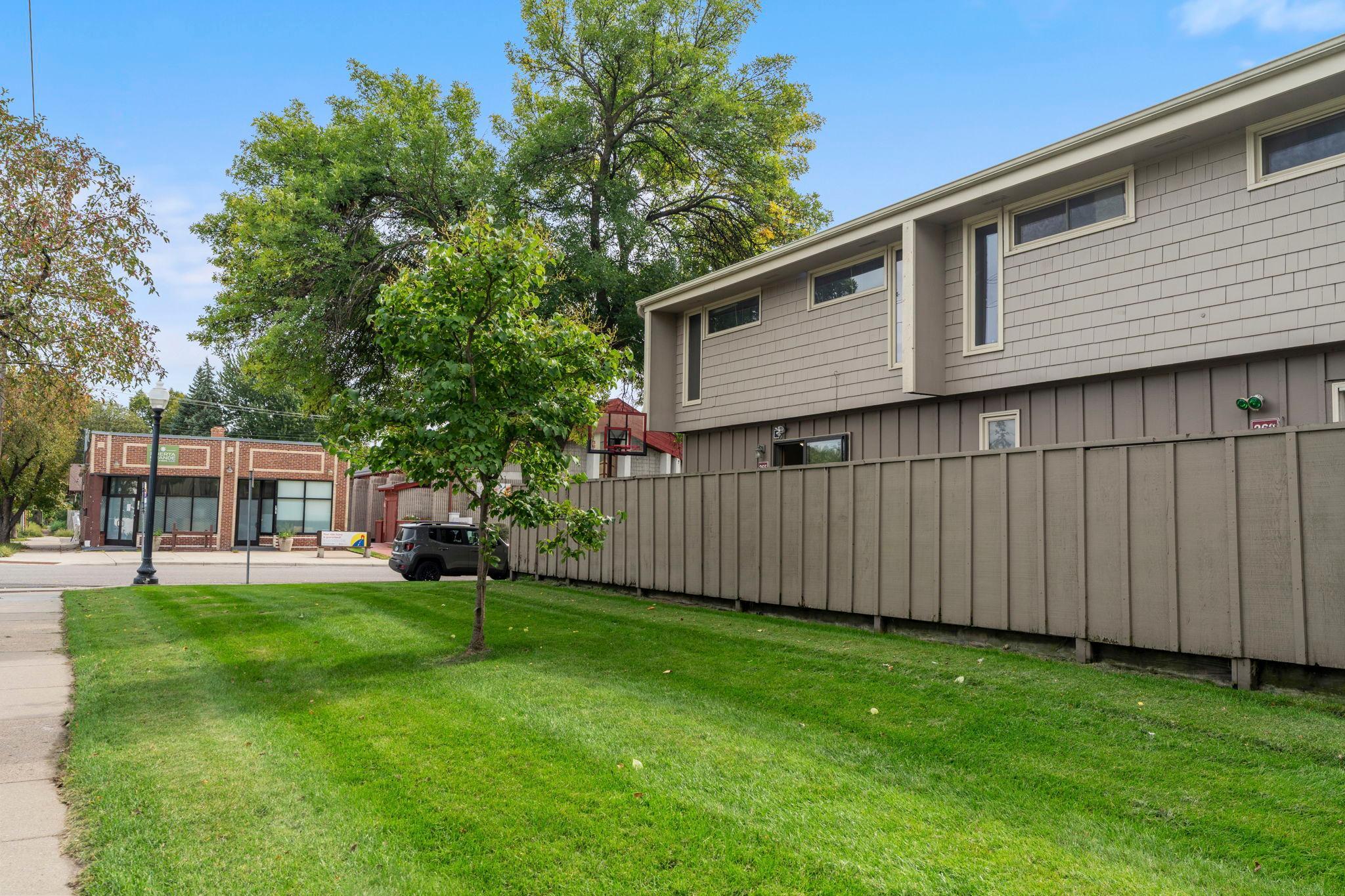 365 E 43rd Street Property Photo 30