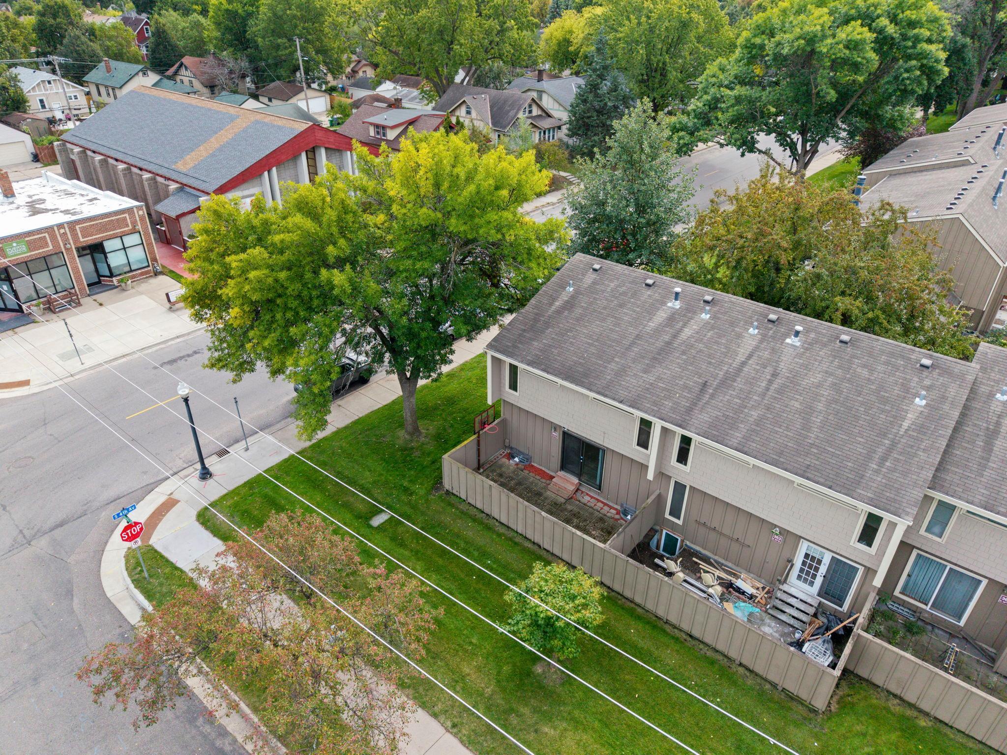 365 E 43rd Street Property Photo 32