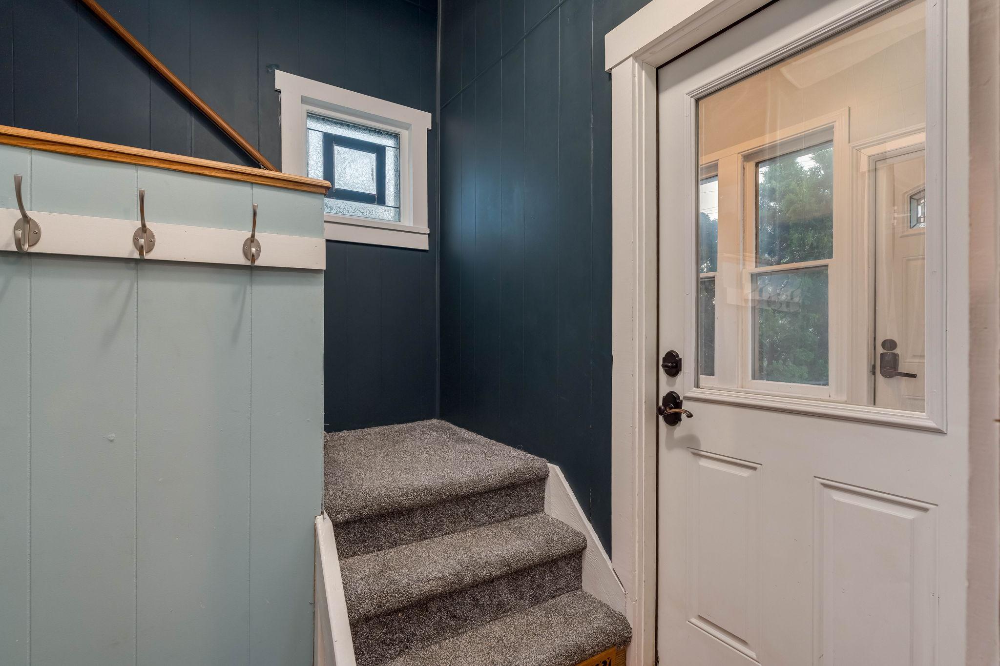 531 Range Street Property Photo 3