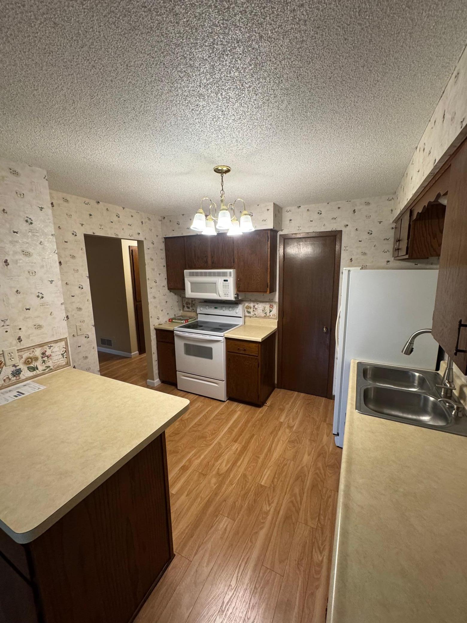 1890 Fox Ridge Drive B Property Photo 1
