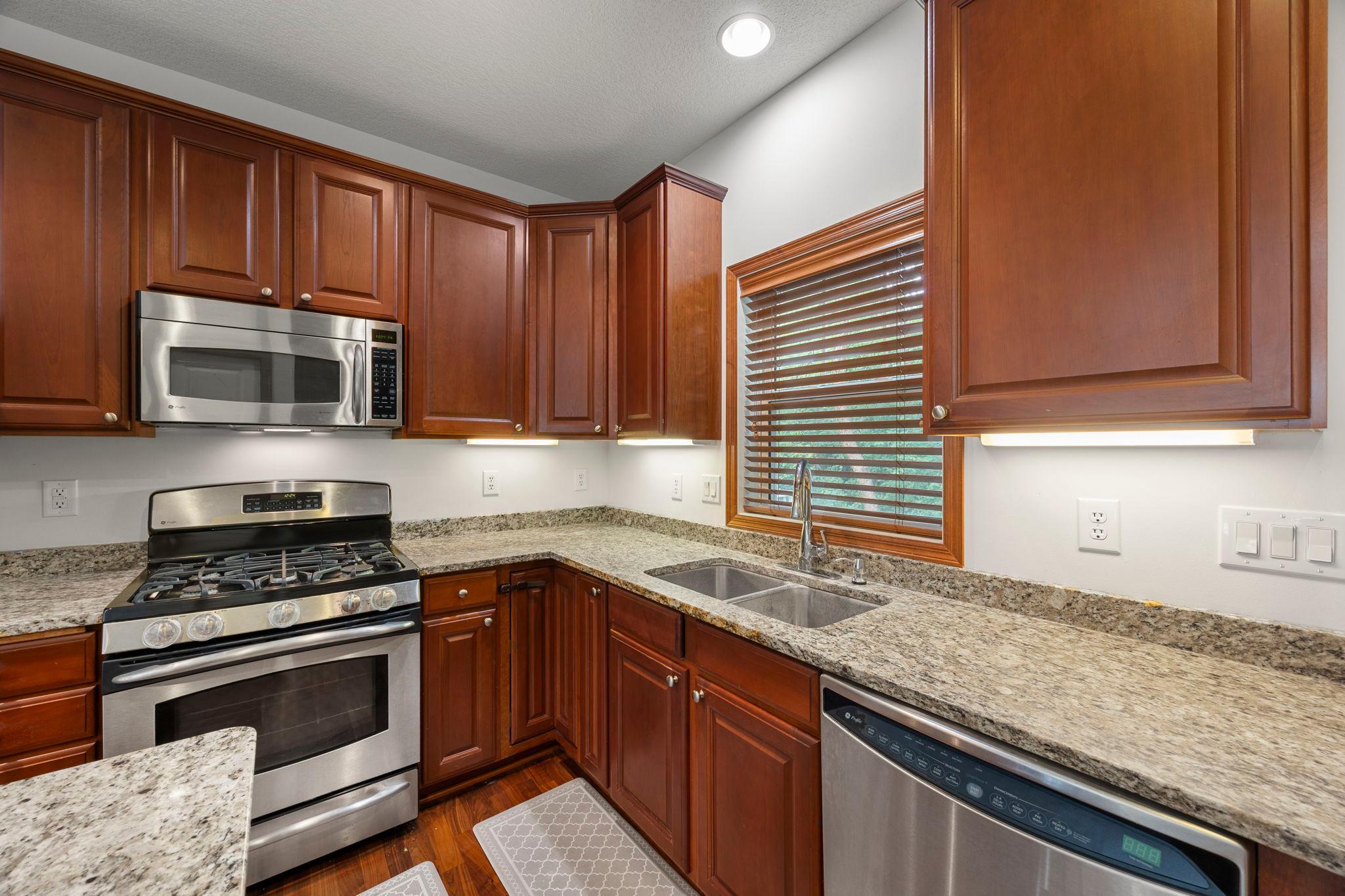 4022 Cedar Grove Lane Property Photo 4