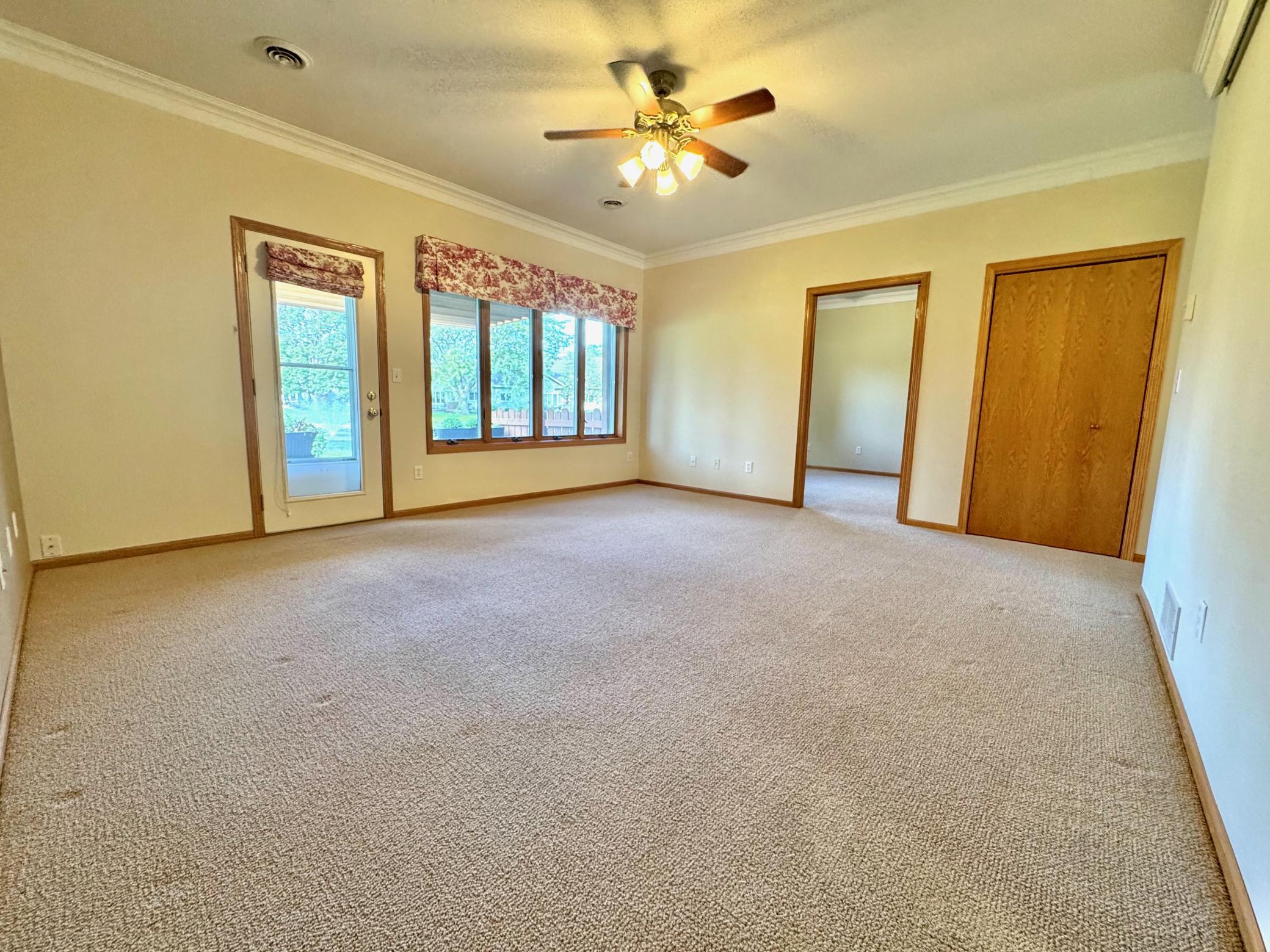 1112 Travis Road Property Photo 7