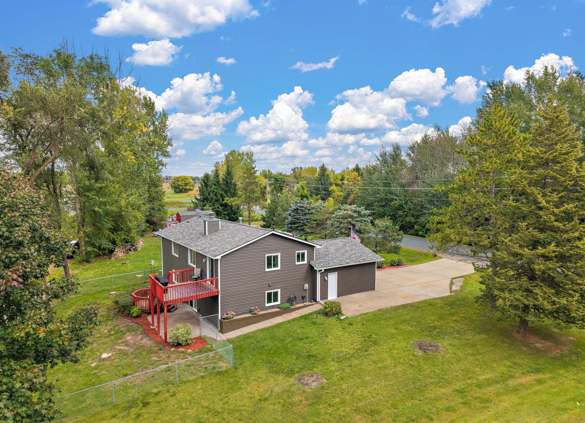 25300 Itasca Avenue Property Photo 4