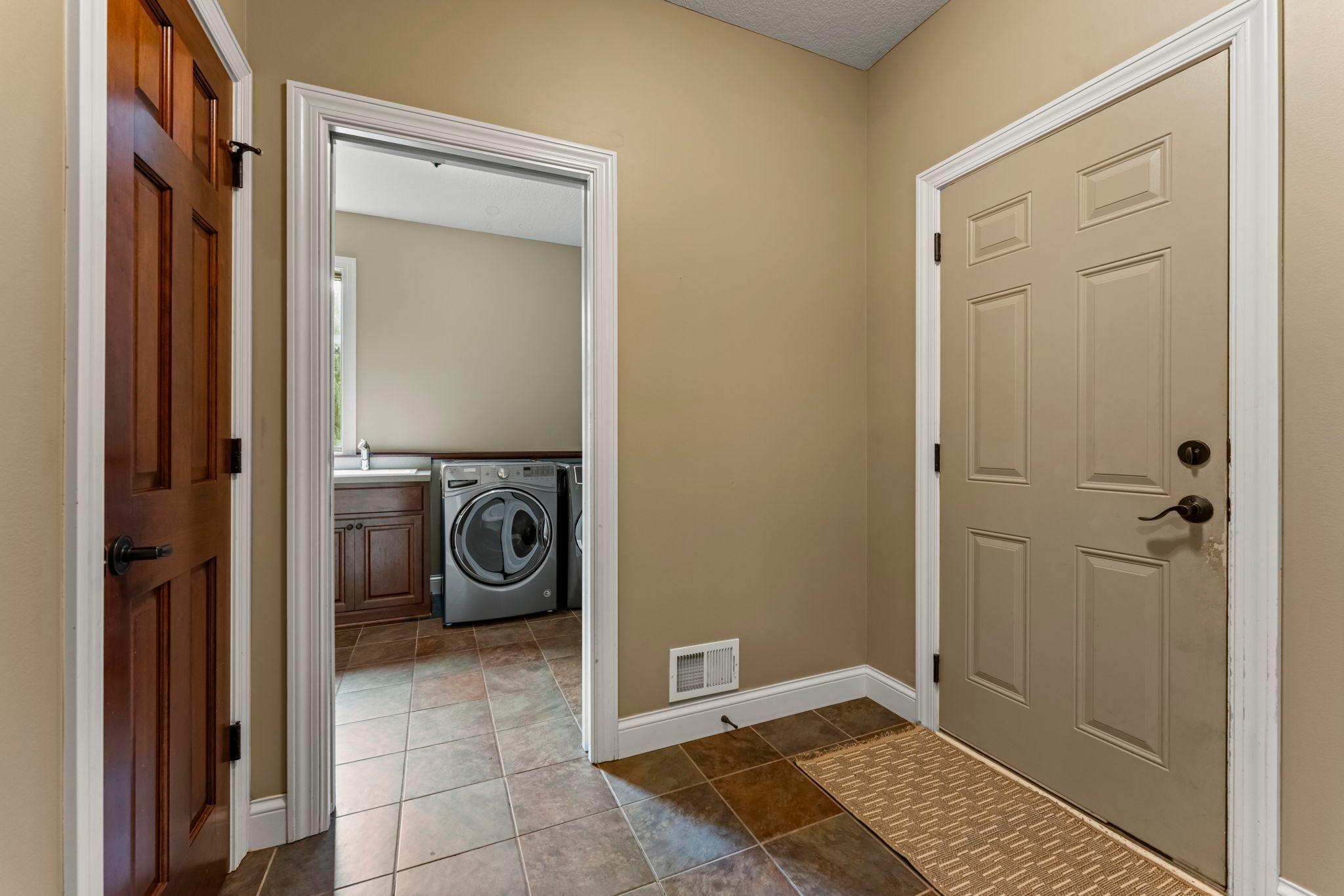 21761 Pine Tree Circle Property Photo 23