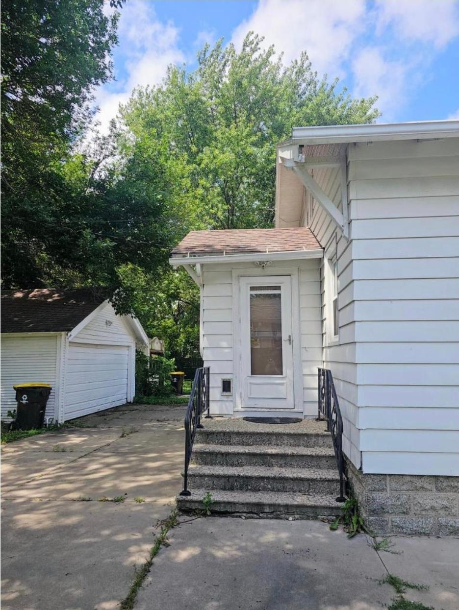 922 E 1st Street Property Photo 33