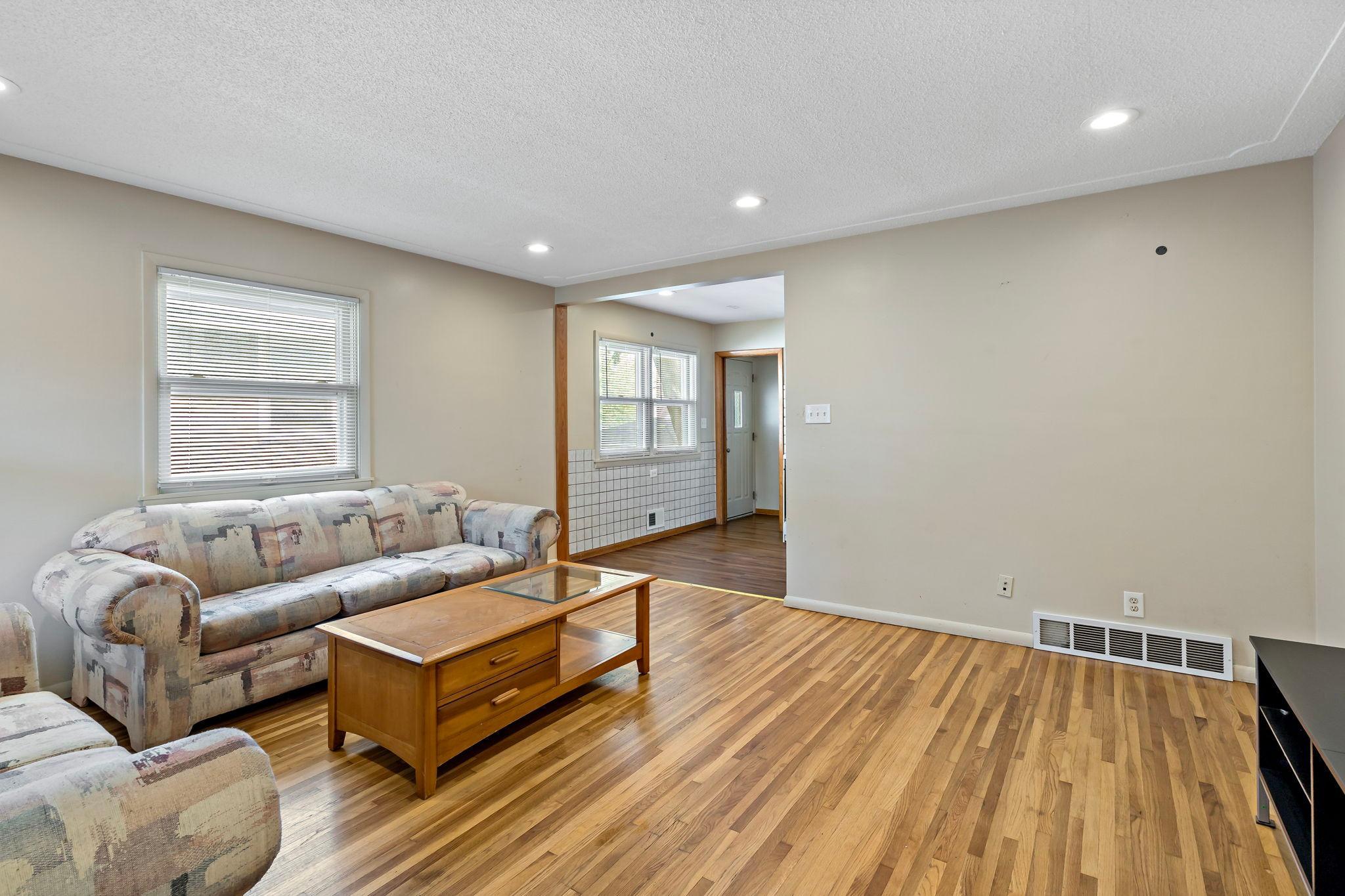 5749 Bloomington Avenue Property Photo 6