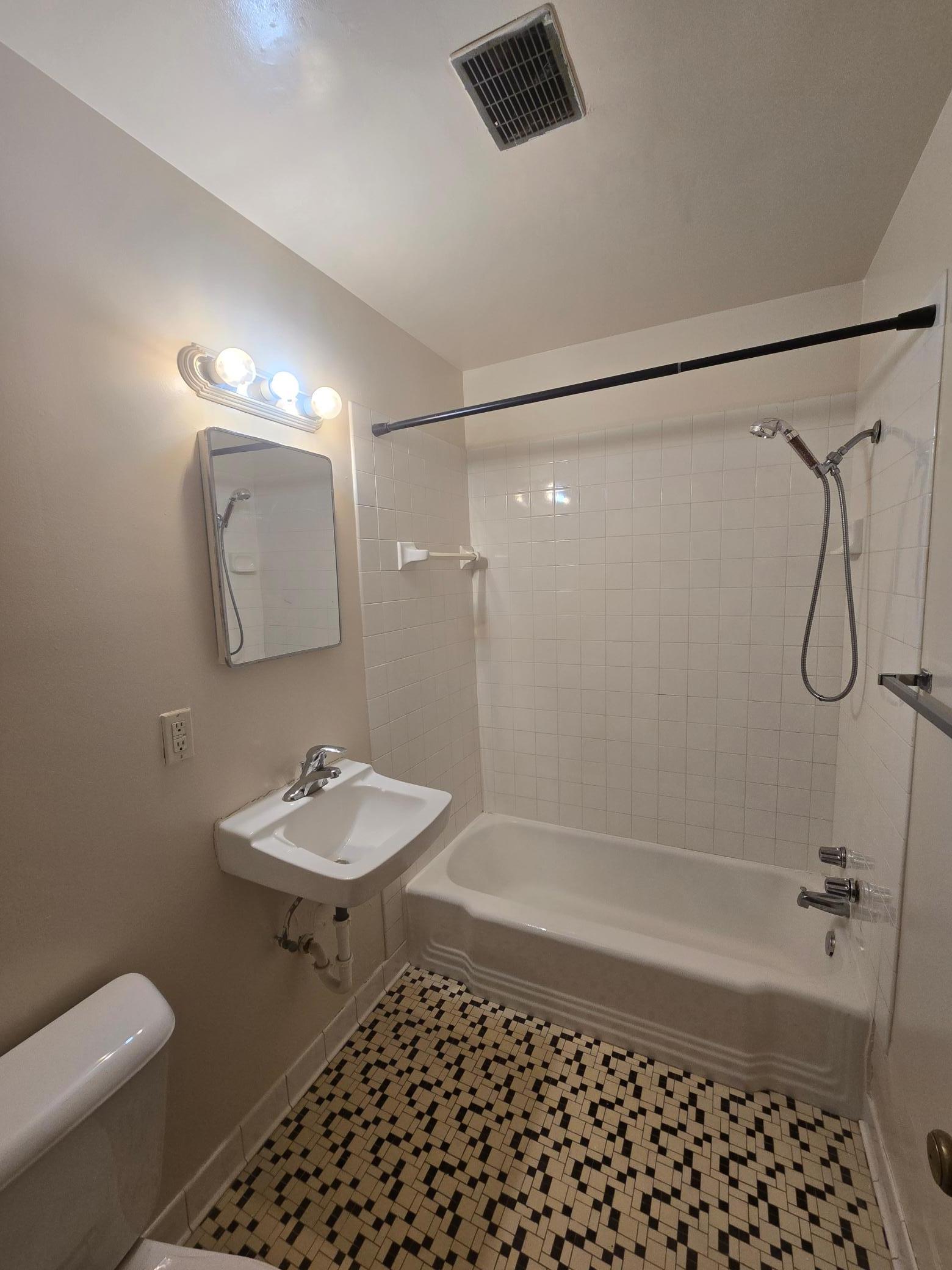 1715 Thomas Avenue Property Photo 9